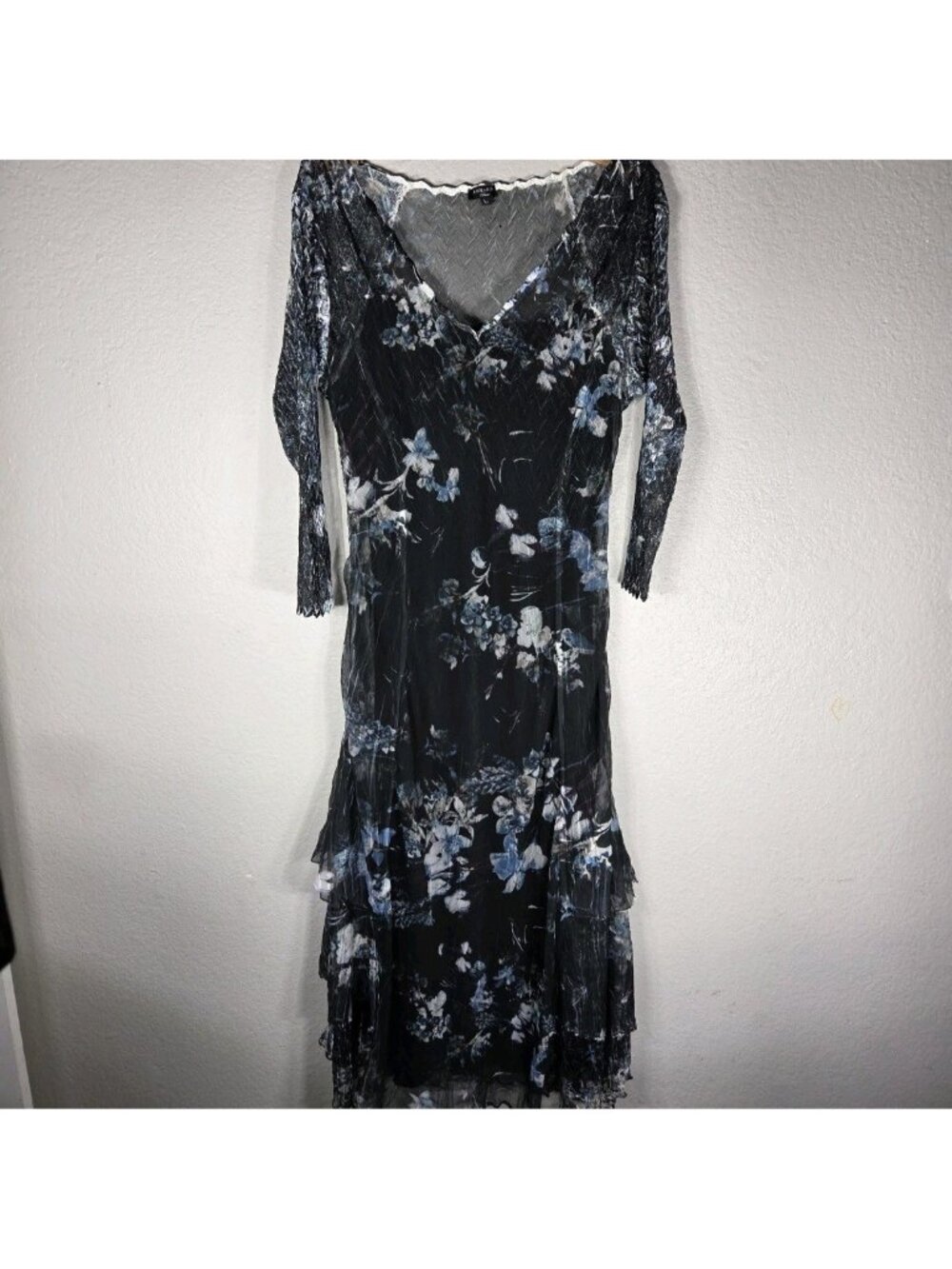 Komarov Crinkle Layered Maxi Dress Size L Black Blue Floral Romantic Lace
